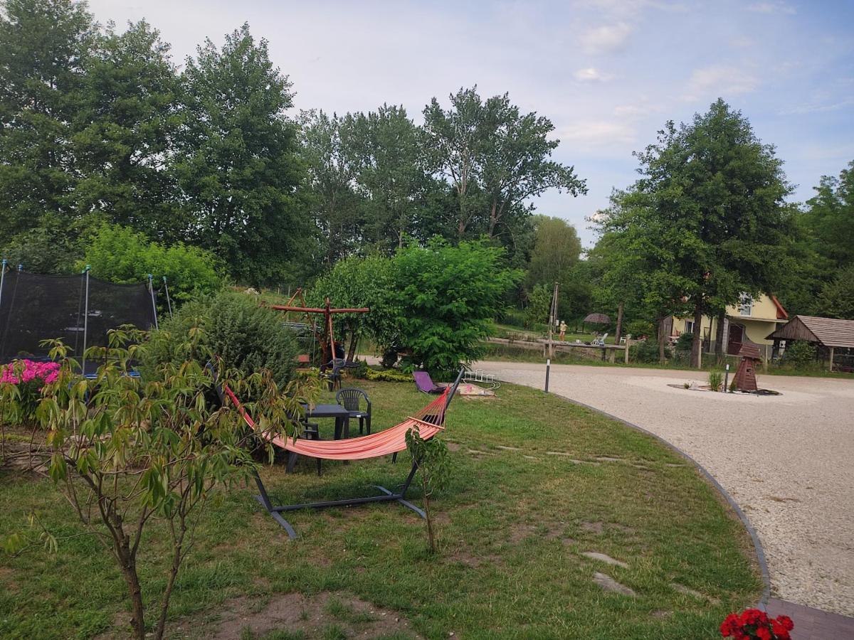 Gartatowice Agrowczasy Nad Stawemヴィラ エクステリア 写真